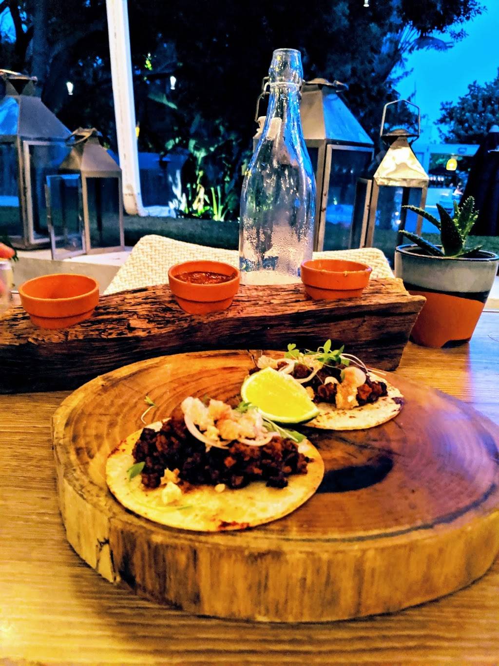 Diez y Seis | restaurant | 1901 Collins Ave, Miami Beach, FL 33139, USA | 3056953226 OR +1 305-695-3226