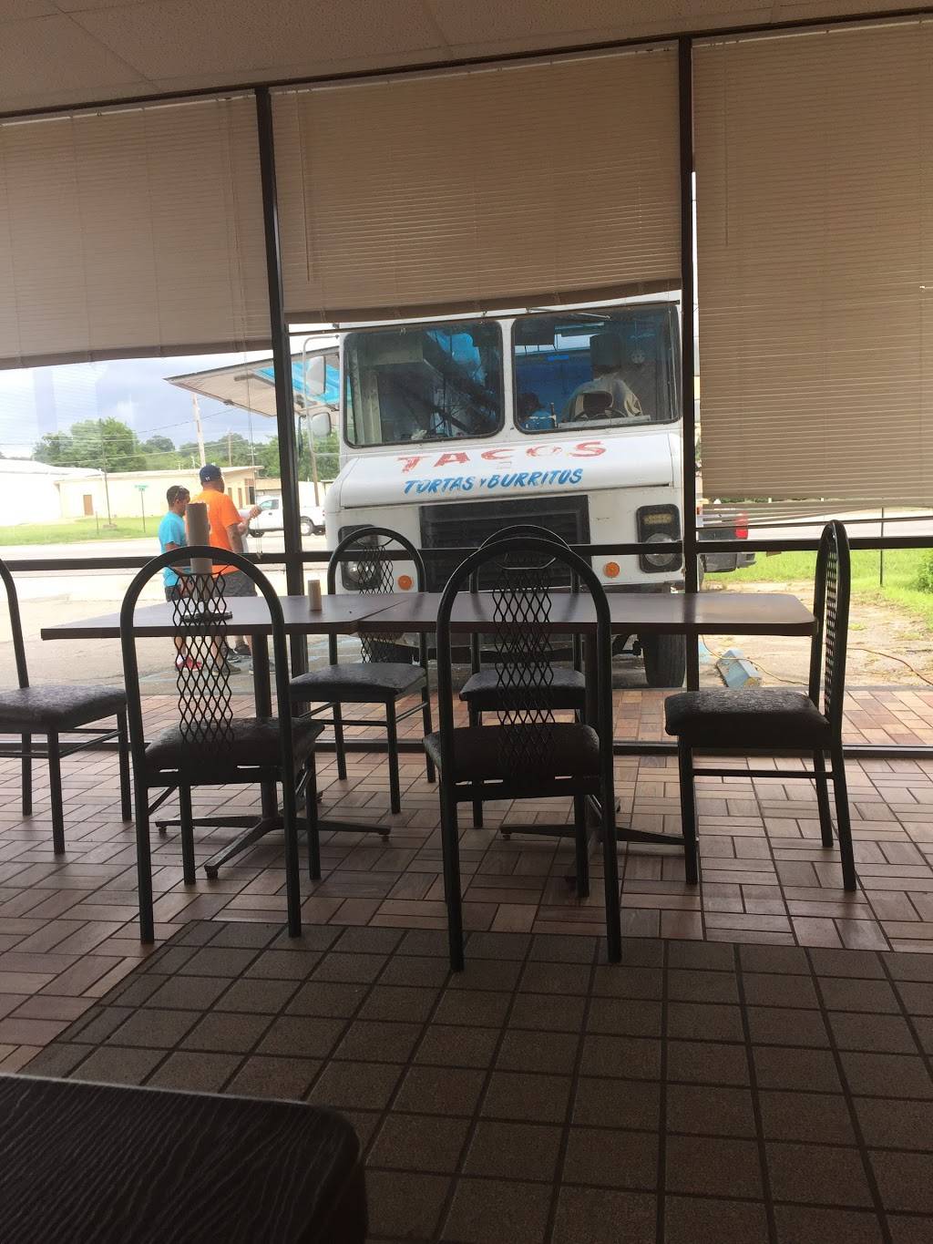 Los Primos Taqueria Taco Truck | restaurant | Pinson Valley Pkwy, Birmingham, AL 35217, USA | 2055147499 OR +1 205-514-7499