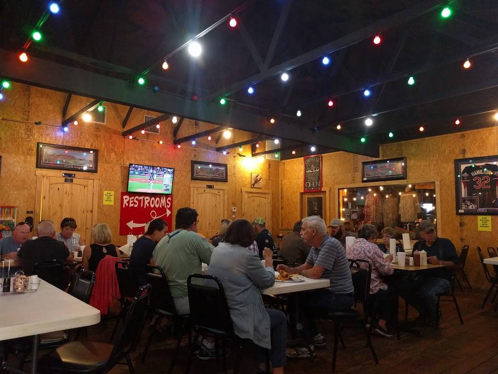 Wades Place | restaurant | 104 E Main St, Chandler, TX 75758, USA | 9038492729 OR +1 903-849-2729