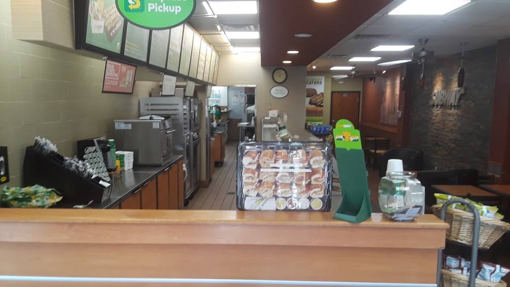 Subway | restaurant | 7038 Okeechobee Rd, Fort Pierce, FL 34945, USA | 7725959559 OR +1 772-595-9559