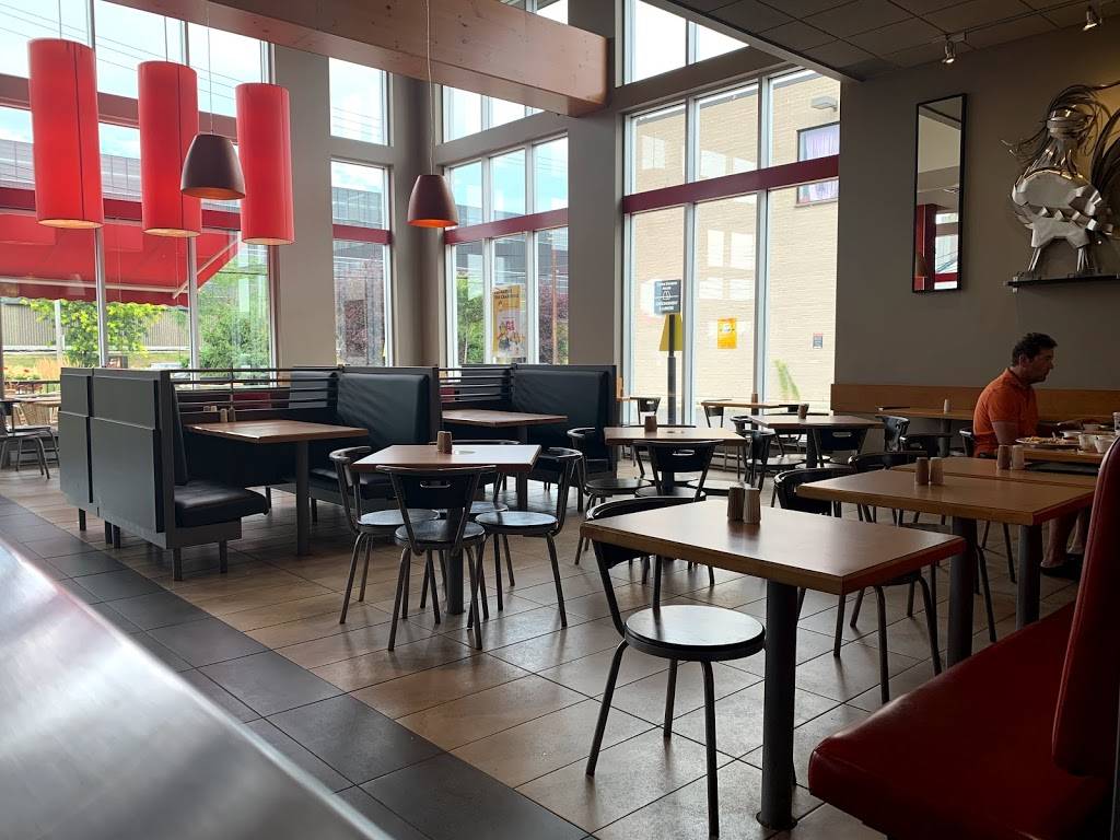 St-Hubert Express | restaurant | 1300 Boulevard Marcel-Laurin, Ville St-Laurent, QC H4R 1J9, Canada | 5143855555 OR +1 514-385-5555