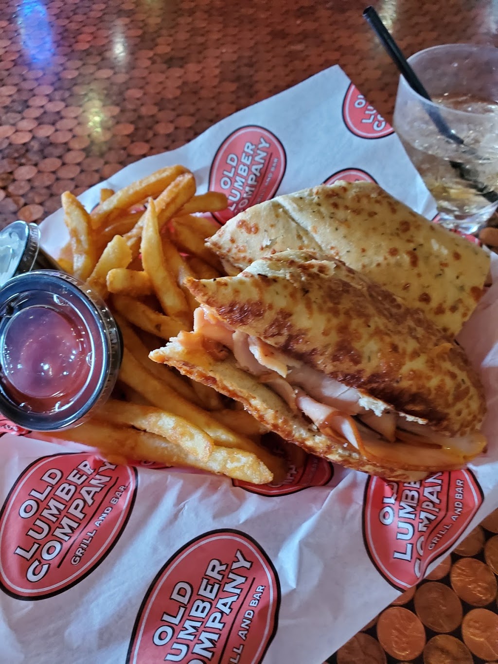 Old Lumber Company Grill and Bar | restaurant | 15 Court St, Vermillion, SD 57069, USA | 6056589663 OR +1 605-658-9663