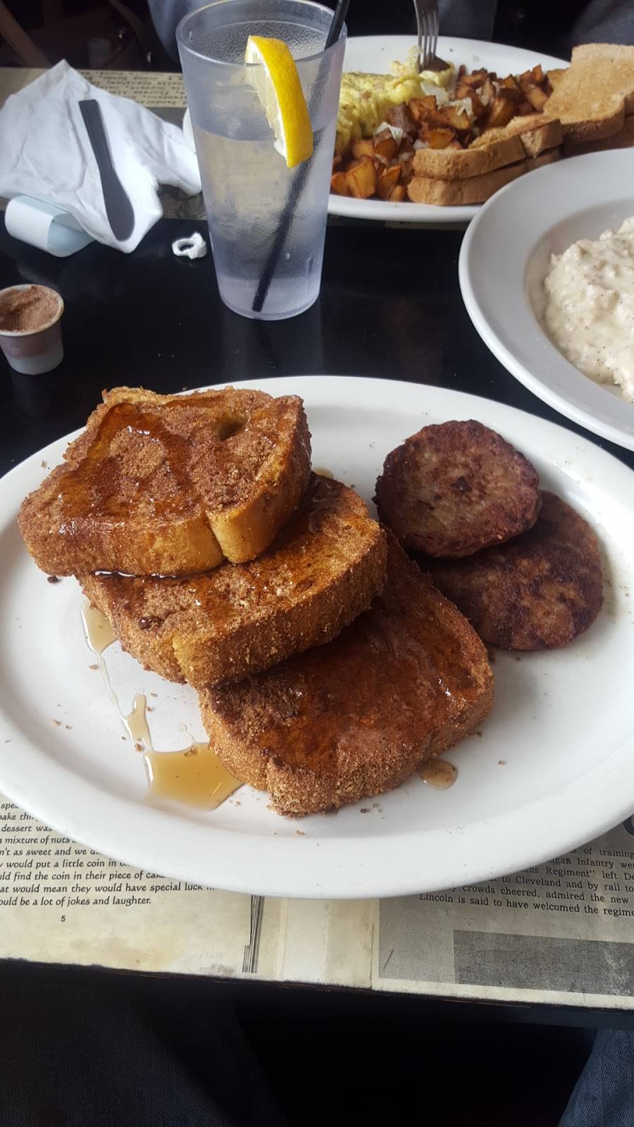 Moms Country Kitchen | restaurant | 81057 Main St, Memphis, MI 48041, USA | 8103922210 OR +1 810-392-2210