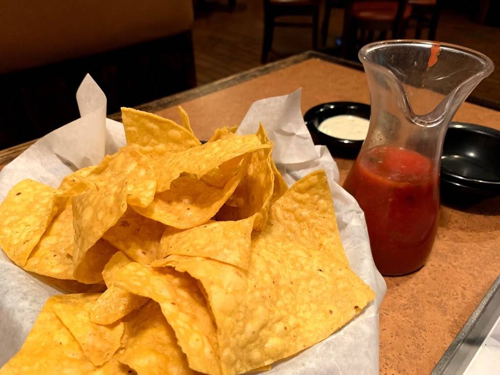 Lunada Mexican Grill & Cantina | restaurant | 3861 Park Mill Run Dr, Hilliard, OH 43026, USA | 6147777996 OR +1 614-777-7996