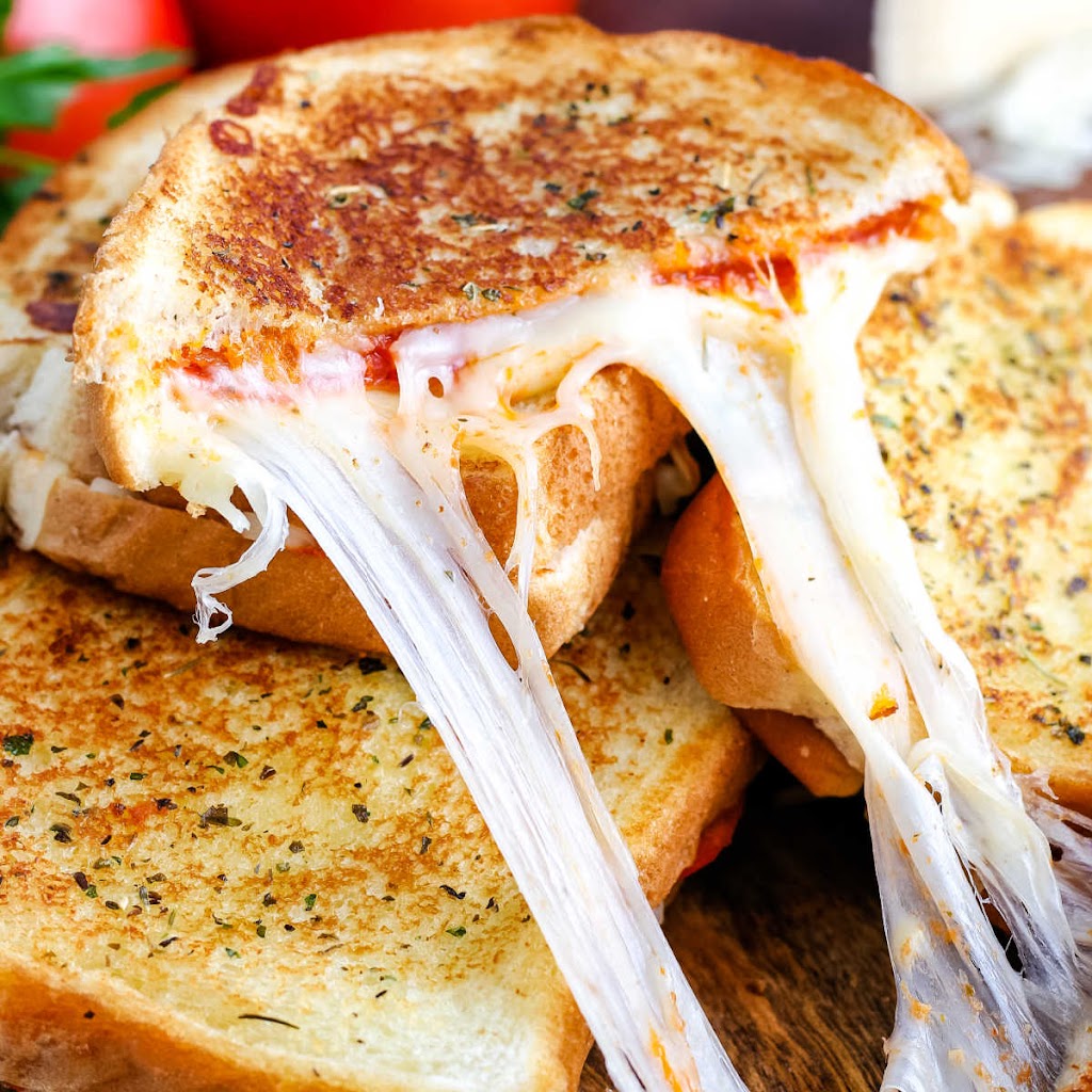 Munchies Grill | restaurant | 803 Klaus St, Green Bay, WI 54302, USA | 9204897216 OR +1 920-489-7216