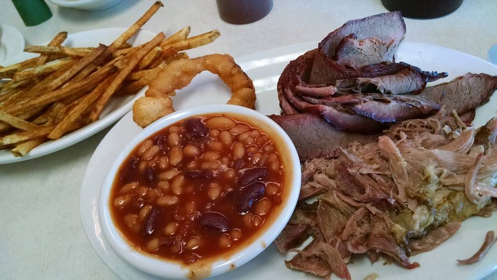 Bills Real Pit BBQ | restaurant | 5945 Frazeysburg Rd, Nashport, OH 43830, USA | 7405880888 OR +1 740-588-0888