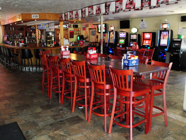 Neighbors Bar & Gaming | restaurant | 7745 Forest Hills Rd, Loves Park, IL 61111, USA | 8153159632 OR +1 815-315-9632