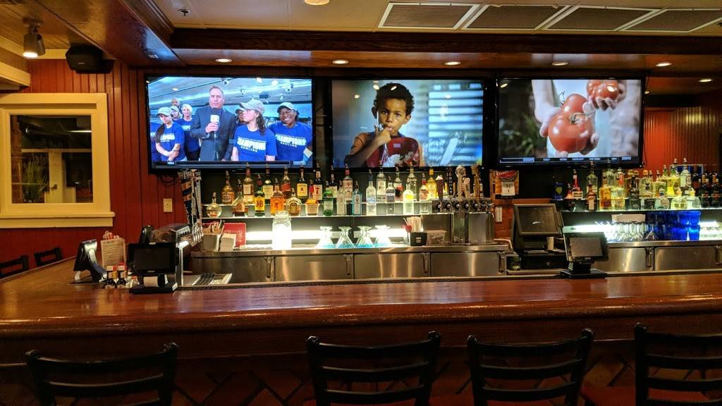 Chilis Grill & Bar | restaurant | 4000 Vinewood Ln N, Plymouth, MN 55442, USA | 7635577000 OR +1 763-557-7000