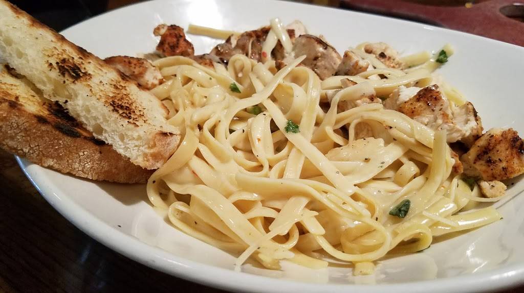 Outback Steakhouse | restaurant | 10749 Narcoossee Rd, Orlando, FL 32832, USA | 4072436068 OR +1 407-243-6068