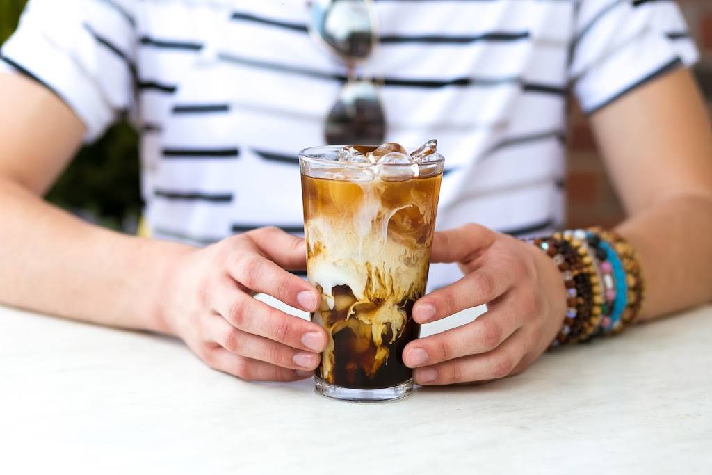 Petite LouLou Creperie + Bar à Vins | cafe | 713 E Main St, Purcellville, VA 20132, USA | 5404413135 OR +1 540-441-3135