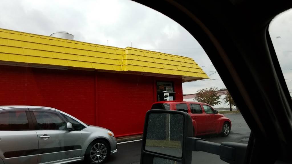 Circus Hall of Cream | restaurant | 211 22nd St SW, Hickory, NC 28602, USA | 8283284214 OR +1 828-328-4214