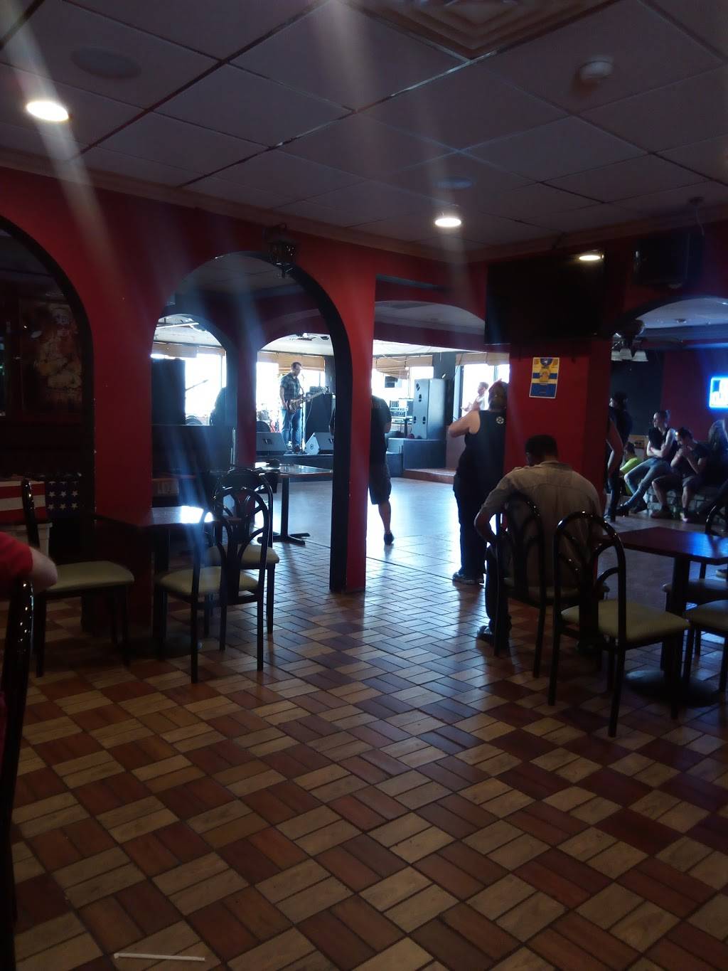 The Bungalow Bar & Grill | restaurant | 333 Valley St, Manchester, NH 03103, USA | 6037921111 OR +1 603-792-1111