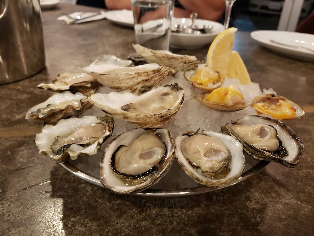 Shuck Oyster Bar | restaurant | 3313 Hyland Ave, Costa Mesa, CA 92626, USA | 9494200478 OR +1 949-420-0478