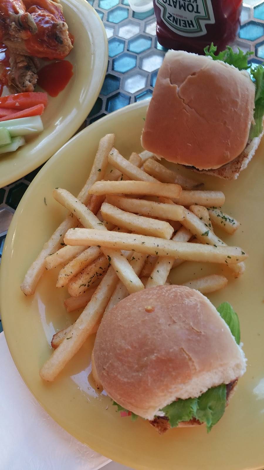 Breezers Tiki Bar | restaurant | 103800 Overseas Highway, MM 103.8, Key Largo, FL 33037, USA | 3054530000 OR +1 305-453-0000