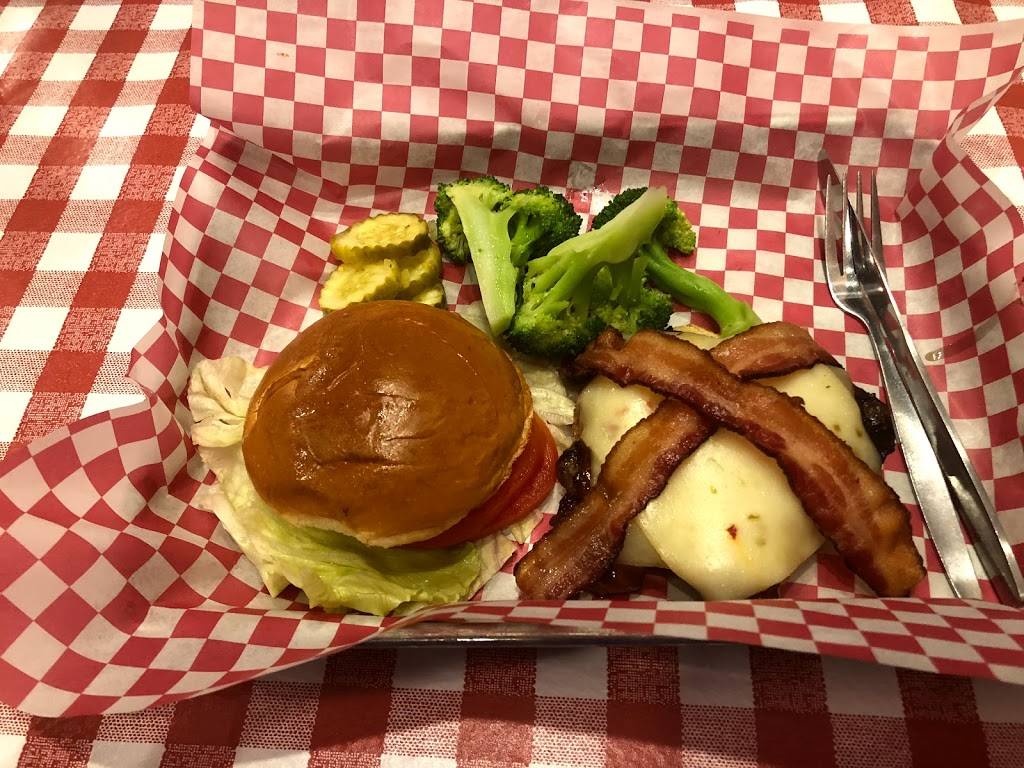 Famous Daves Bar-B-Que | restaurant | 2430 Prince William Pkwy, Woodbridge, VA 22192, USA | 7034921300 OR +1 703-492-1300