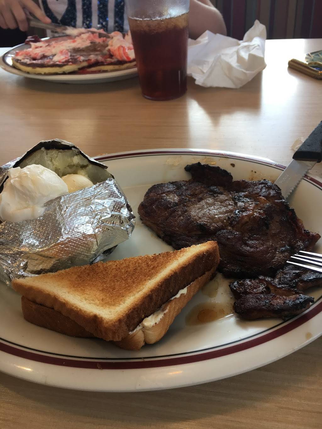 Huddle House | meal takeaway | 511 N Kingshighway St, Cape Girardeau, MO 63701, USA | 5733327400 OR +1 573-332-7400