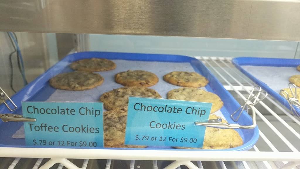 Vics Pastries | restaurant | 1545 E Battlefield Rd, Springfield, MO 65807, USA | 4178898427 OR +1 417-889-8427