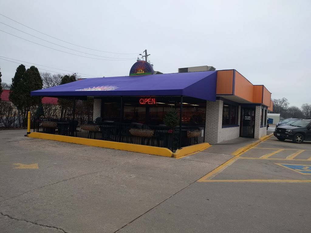 Adolphs Mexican Foods | restaurant | 4030 Kennedy Dr, East Moline, IL 61244, USA | 3097558427 OR +1 309-755-8427
