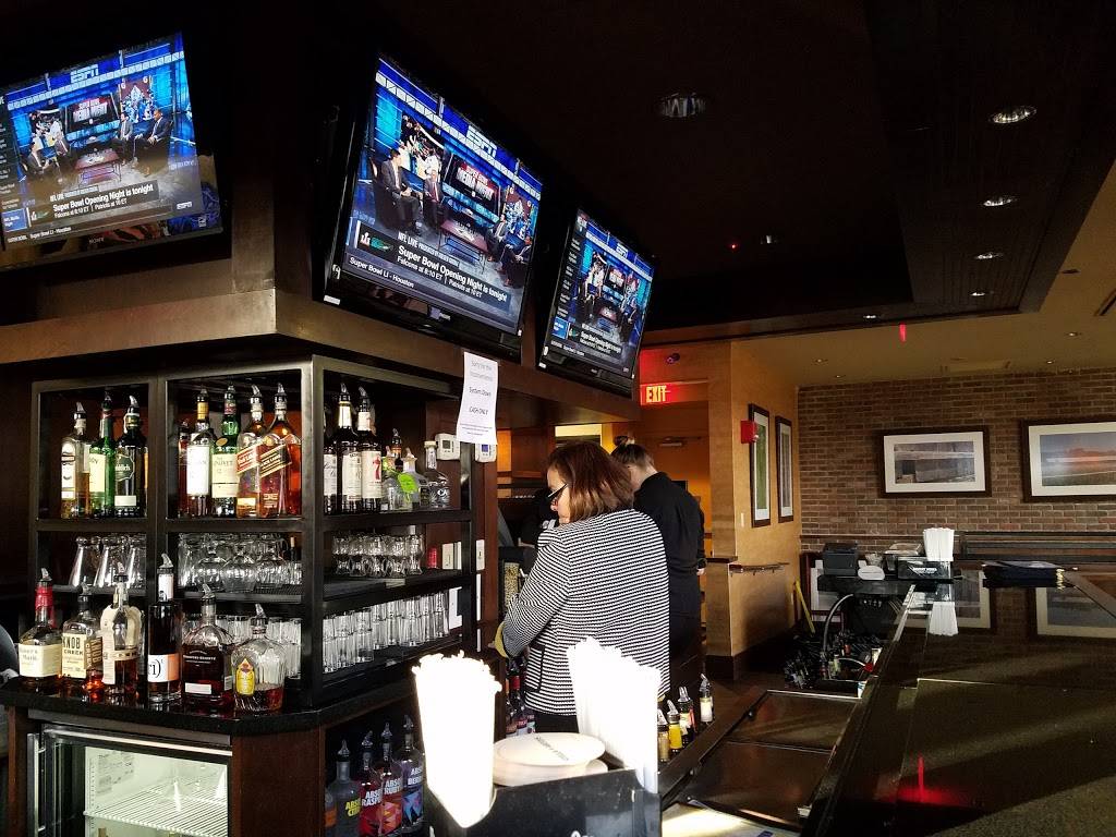 Shade Bar and Grill | restaurant | 16 Ella Grasso Turnpike, Windsor Locks, CT 06096, USA | 8608044726 OR +1 860-804-4726