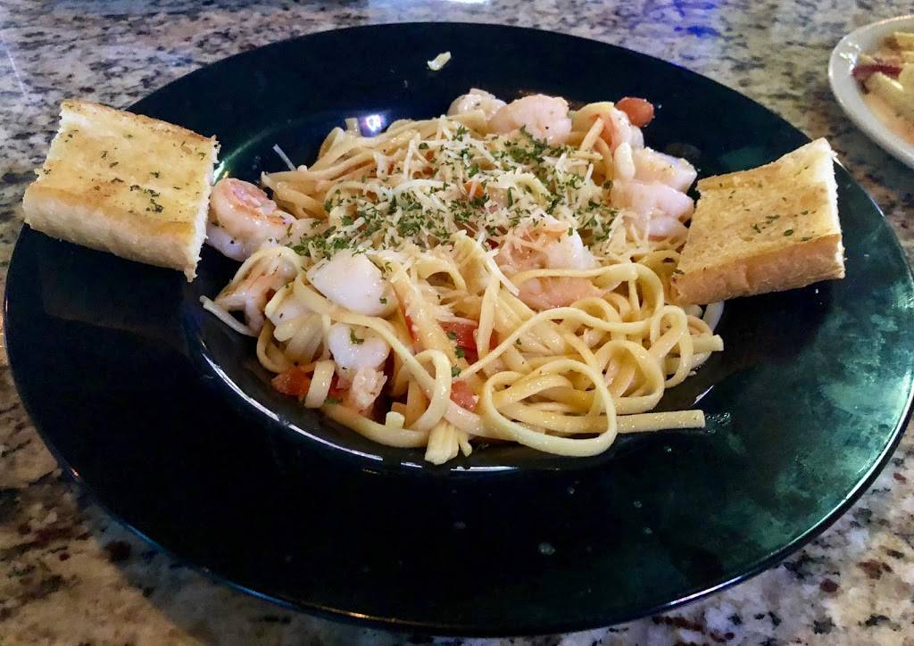 Divots Bar & Grill | restaurant | 12 Village Center Dr, Reading, PA 19607, USA | 6107756575 OR +1 610-775-6575