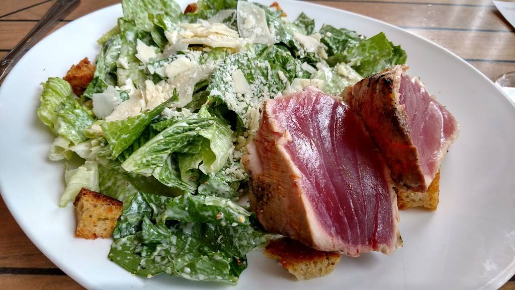 The Mooring Seafood Kitchen & Bar | restaurant | 1 Sayers Wharf, Newport, RI 02840, USA | 4018462260 OR +1 401-846-2260