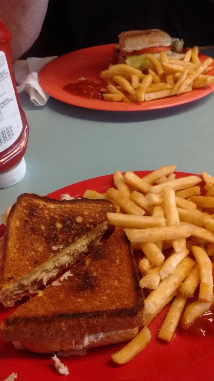 Beanas Kitchen | restaurant | 106 SE 58th St, Oak Island, NC 28465, USA | 9102787209 OR +1 910-278-7209