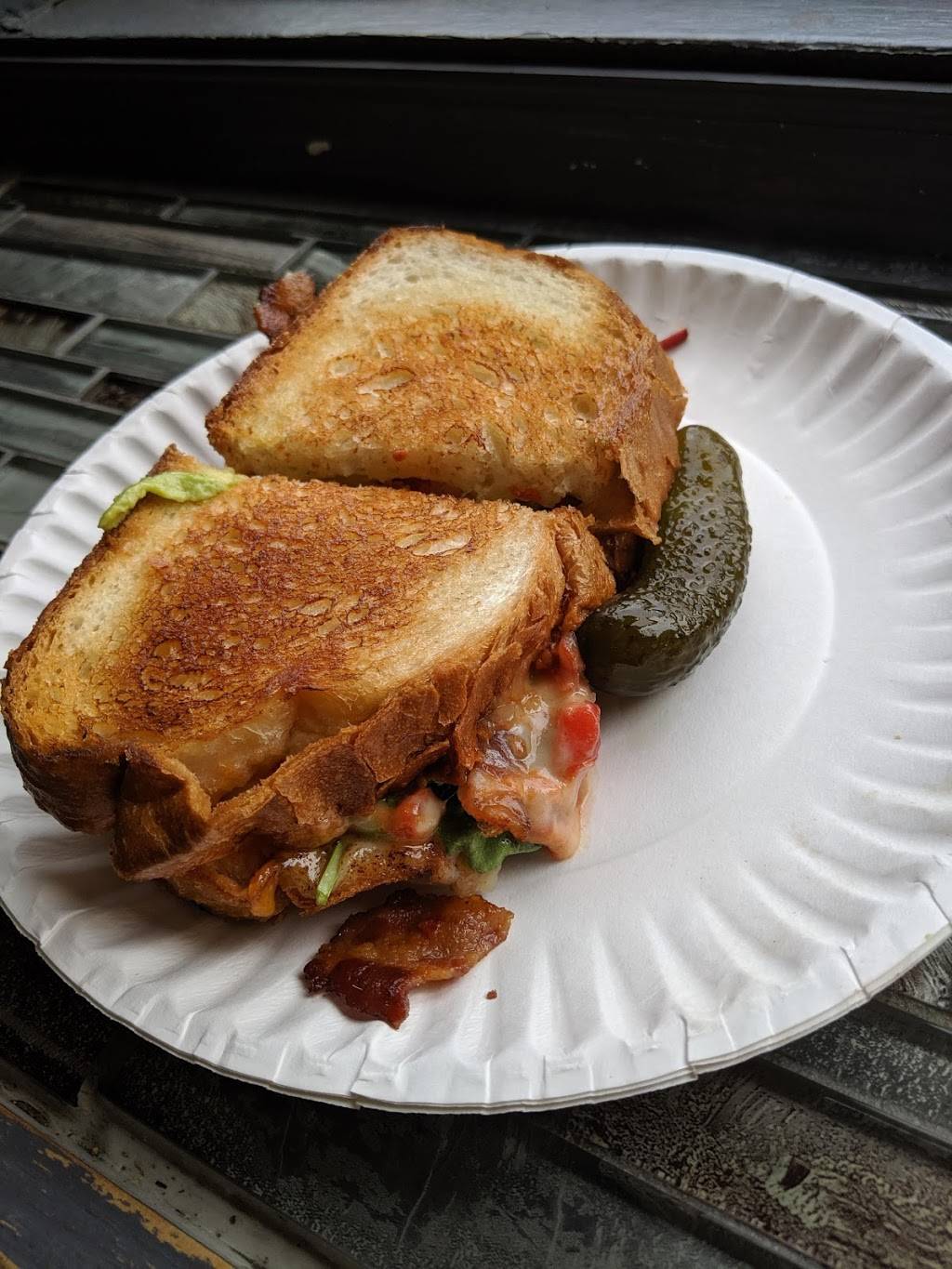 Cheese Louise | restaurant | 994 Willey St, Morgantown, WV 26505, USA | 3043224242 OR +1 304-322-4242