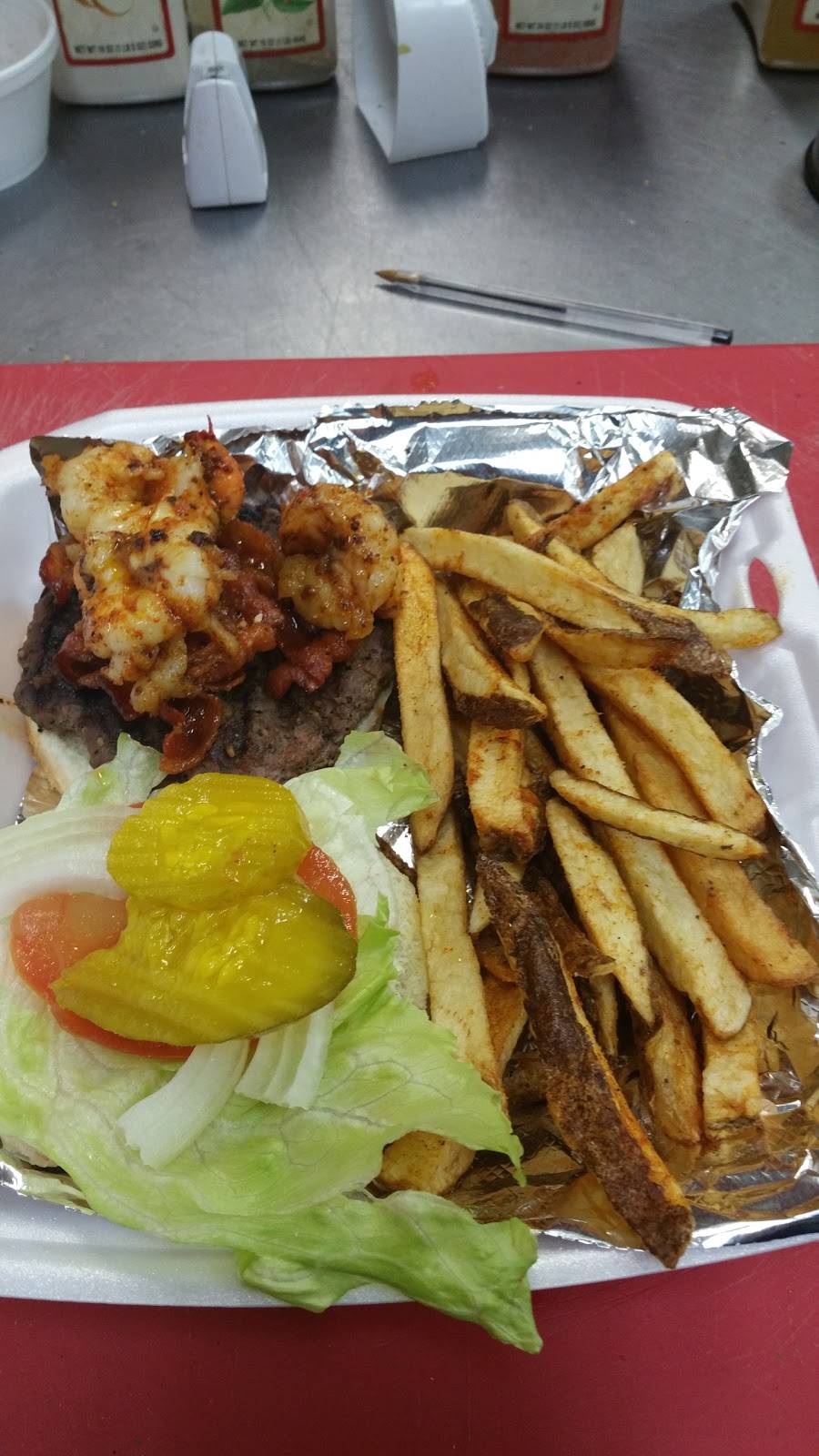 Ts Place | restaurant | 20005 Harvard Ave, Warrensville Heights, OH 44122, USA | 2168600411 OR +1 216-860-0411