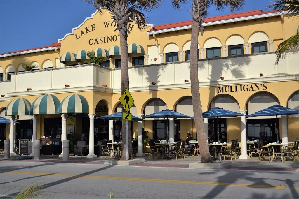 Mulligans Beach House Bar and Grill | restaurant | 10 S Ocean Blvd, Lake Worth, FL 33460, USA | 5615884130 OR +1 561-588-4130