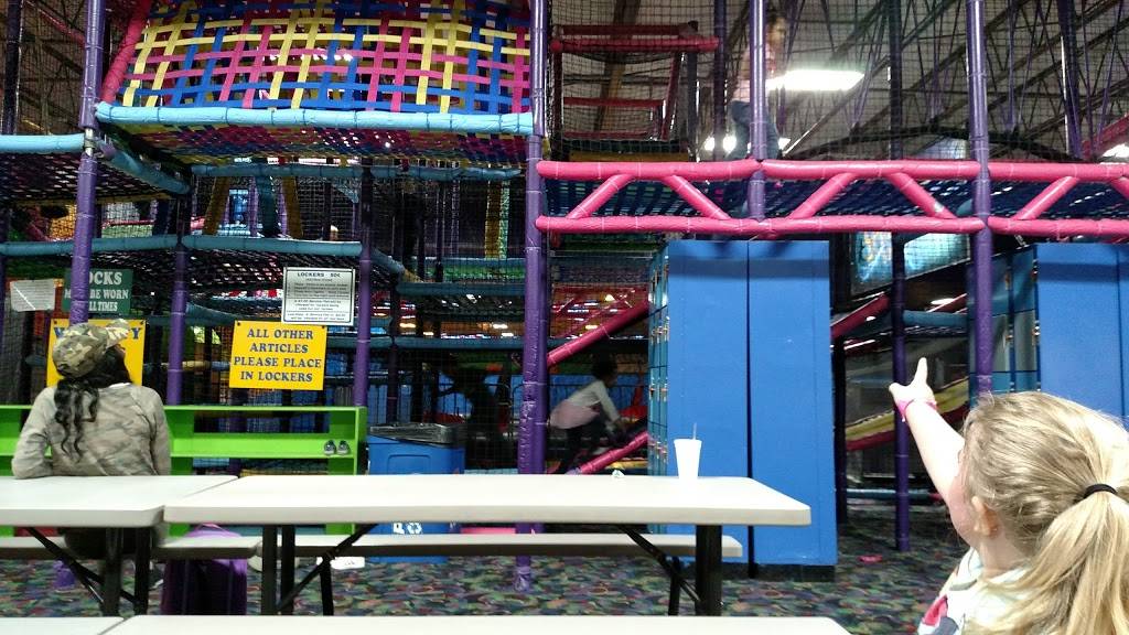 Skate Zone Fun Center | meal takeaway | 5420 Mahoning Ave, Austintown, OH 44515, USA | 3302704386 OR +1 330-270-4386