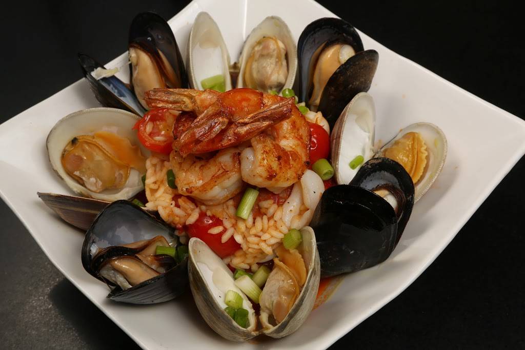 Solun Tapas Bar restaurant | restaurant | 245 Amity Rd, Woodbridge, CT 06525, USA | 2032989741 OR +1 203-298-9741