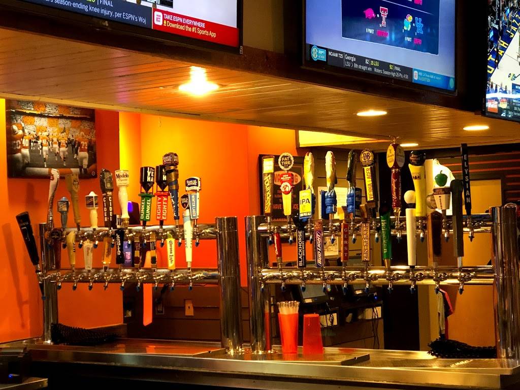 Hooters | meal takeaway | 5005 Central Avenue Pike, Knoxville, TN 37912, USA | 8656888066 OR +1 865-688-8066