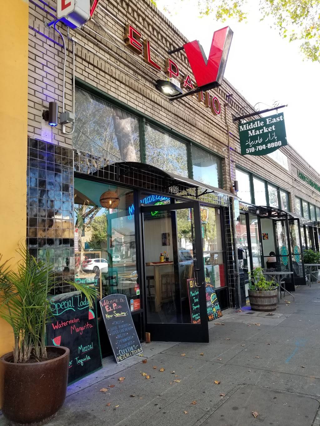 El Patio | restaurant | 2056 San Pablo Ave, Berkeley, CA 94702, USA | 5105482222 OR +1 510-548-2222