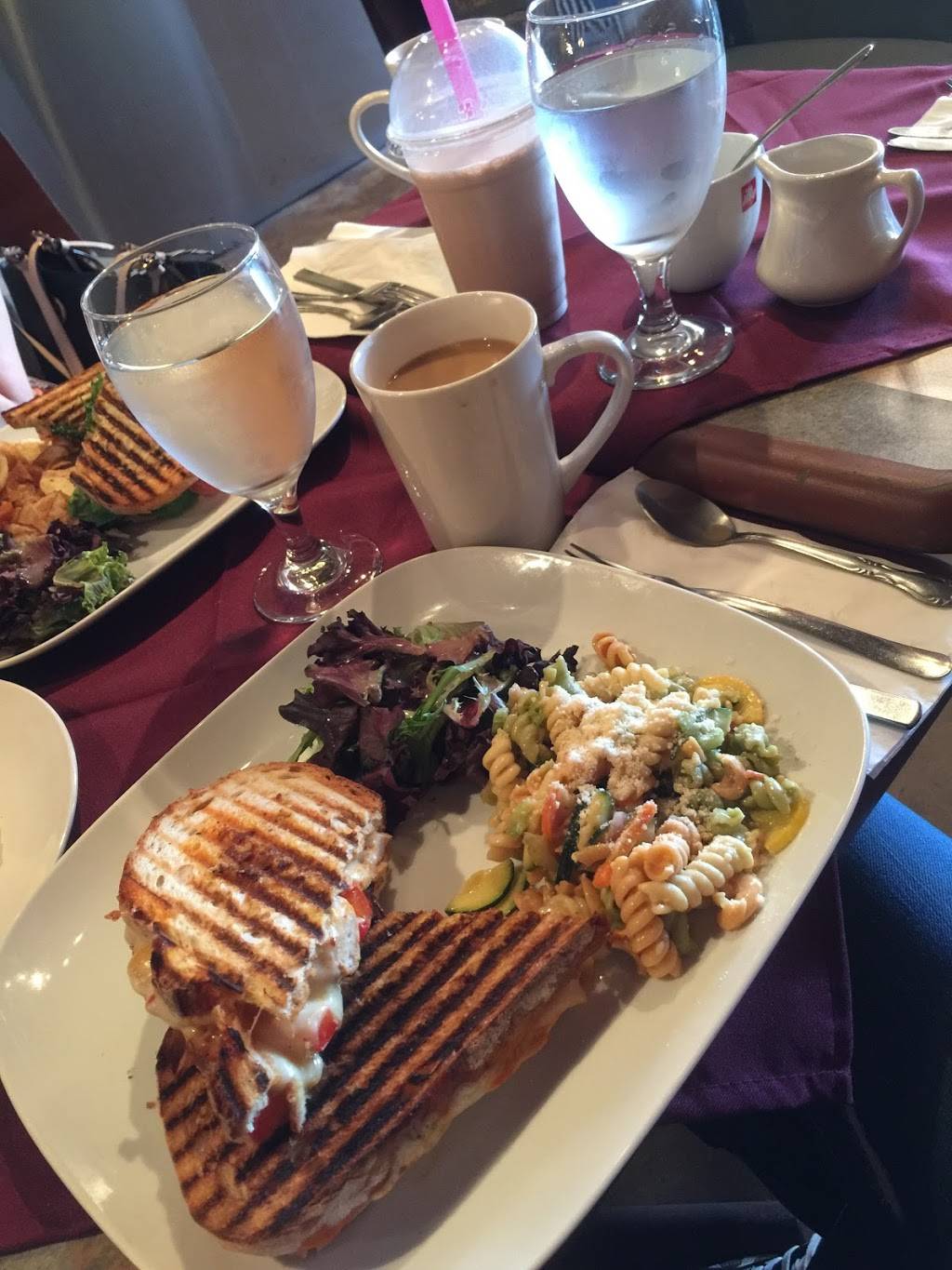 Revive Club & Cafe | cafe | 5612 W 35th St, Cicero, IL 60804, USA | 7082989538 OR +1 708-298-9538