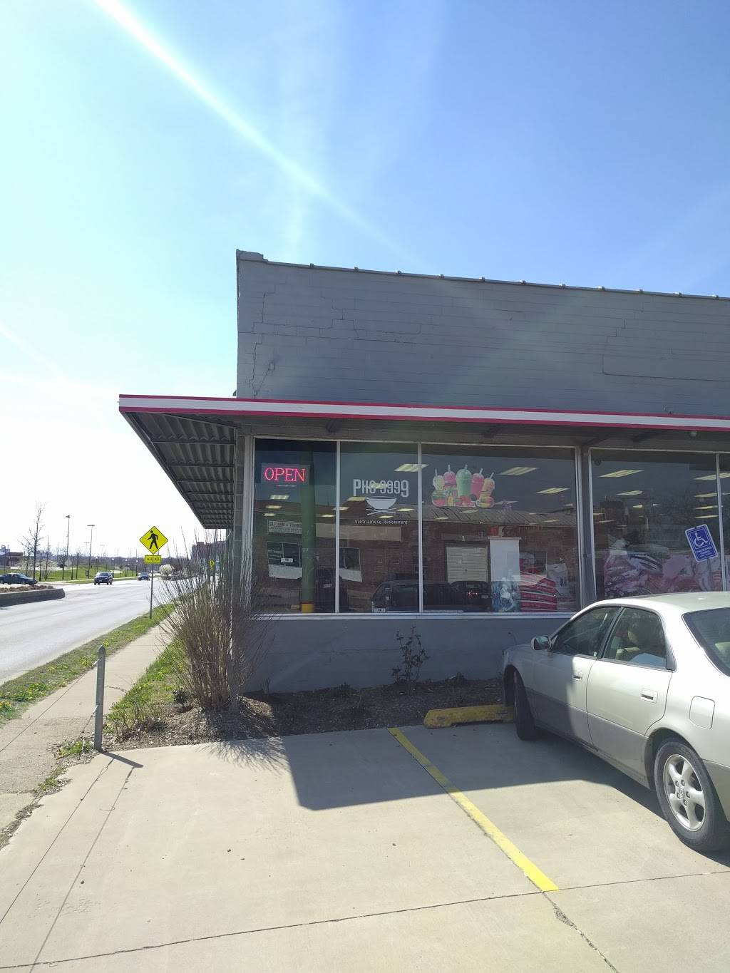 Pho 9999 | restaurant | 808 W River Dr, Davenport, IA 52802, USA | 5633233141 OR +1 563-323-3141