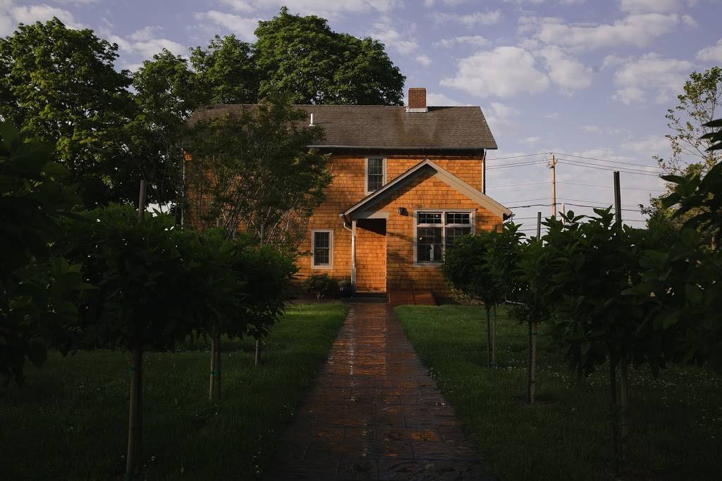 Jamesport Vineyards/Little Oak Wood Fired Kitchen | restaurant | 1216 Main Rd, NY-25, Jamesport, NY 11947, USA | 6317225256 OR +1 631-722-5256