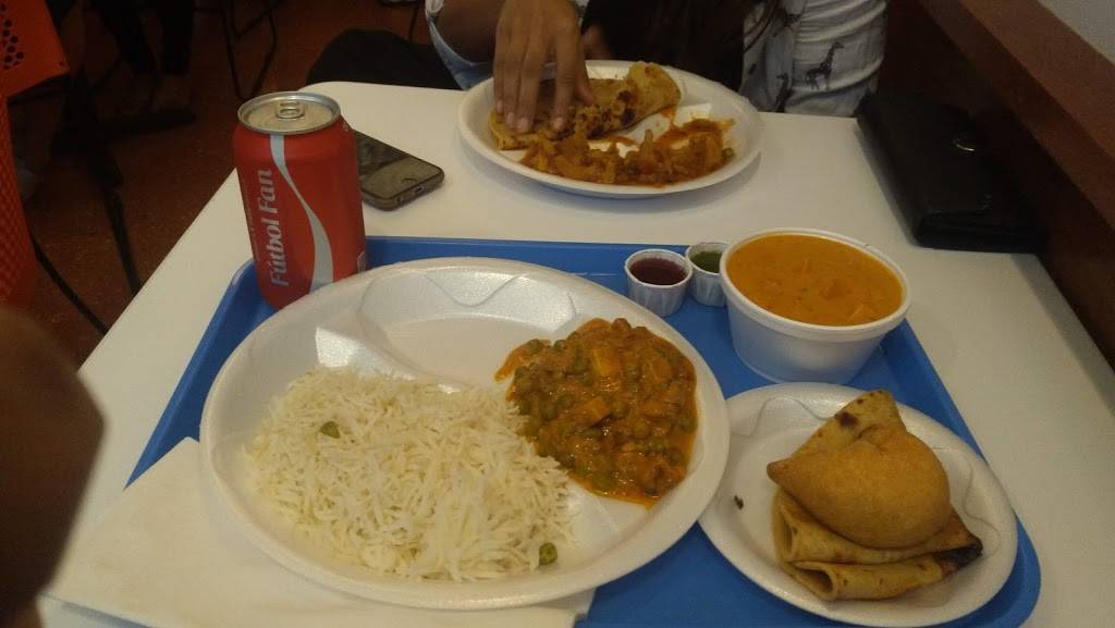 Rajun Cajun | restaurant | 5, 4567, 1459 E 53rd St, Chicago, IL 60615, USA | 7739551145 OR +1 773-955-1145