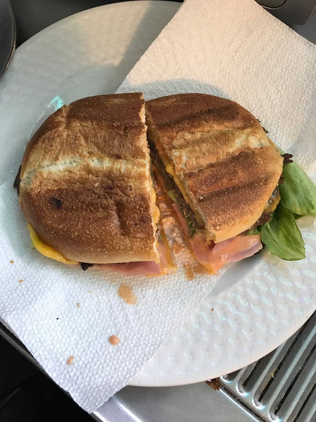 Minis Restaurant | restaurant | 251 Park Ave, Paterson, NJ 07501, USA | 9736848301 OR +1 973-684-8301