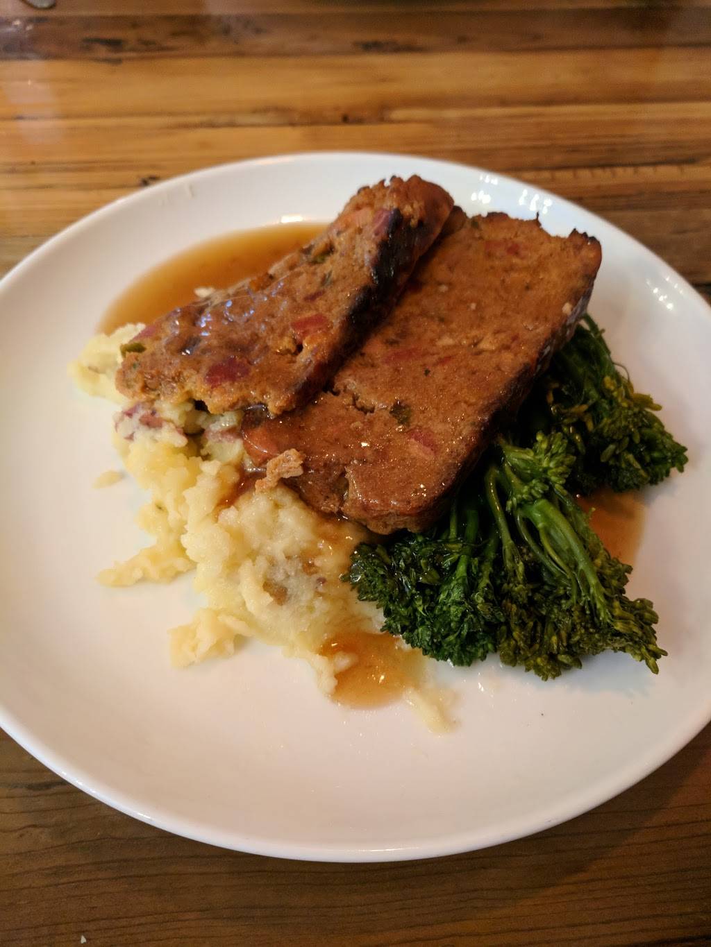 Relish Restaurant | restaurant | 610 Hilton Blvd, Ann Arbor, MI 48108, USA | 7343692810 OR +1 734-369-2810