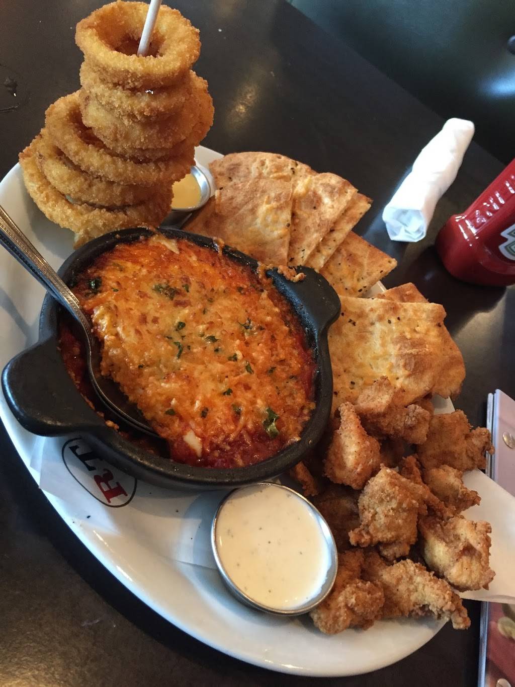 Ruby Tuesday | restaurant | 1901 W McGalliard Rd, Muncie, IN 47304, USA | 7652884200 OR +1 765-288-4200