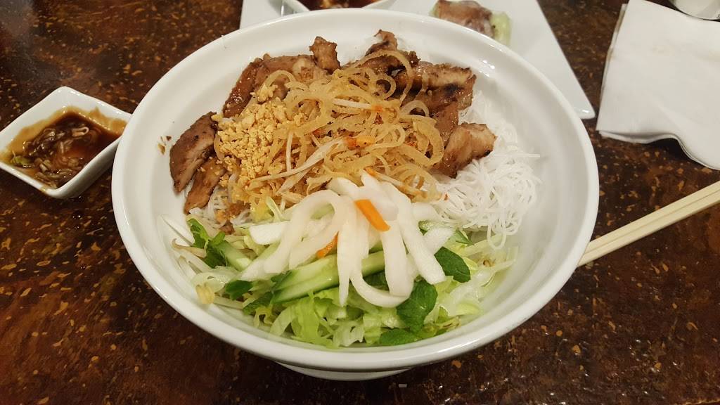Made Pho You | restaurant | 130 Queenston Rd, Hamilton, ON L8K 1G6, Canada | 9055490393 OR +1 905-549-0393