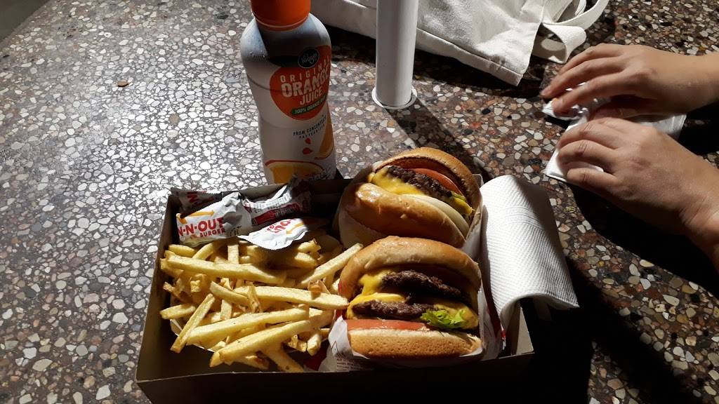 In-N-Out Burger | restaurant | 594 W 19th St, Costa Mesa, CA 92627, USA | 8007861000 OR +1 800-786-1000