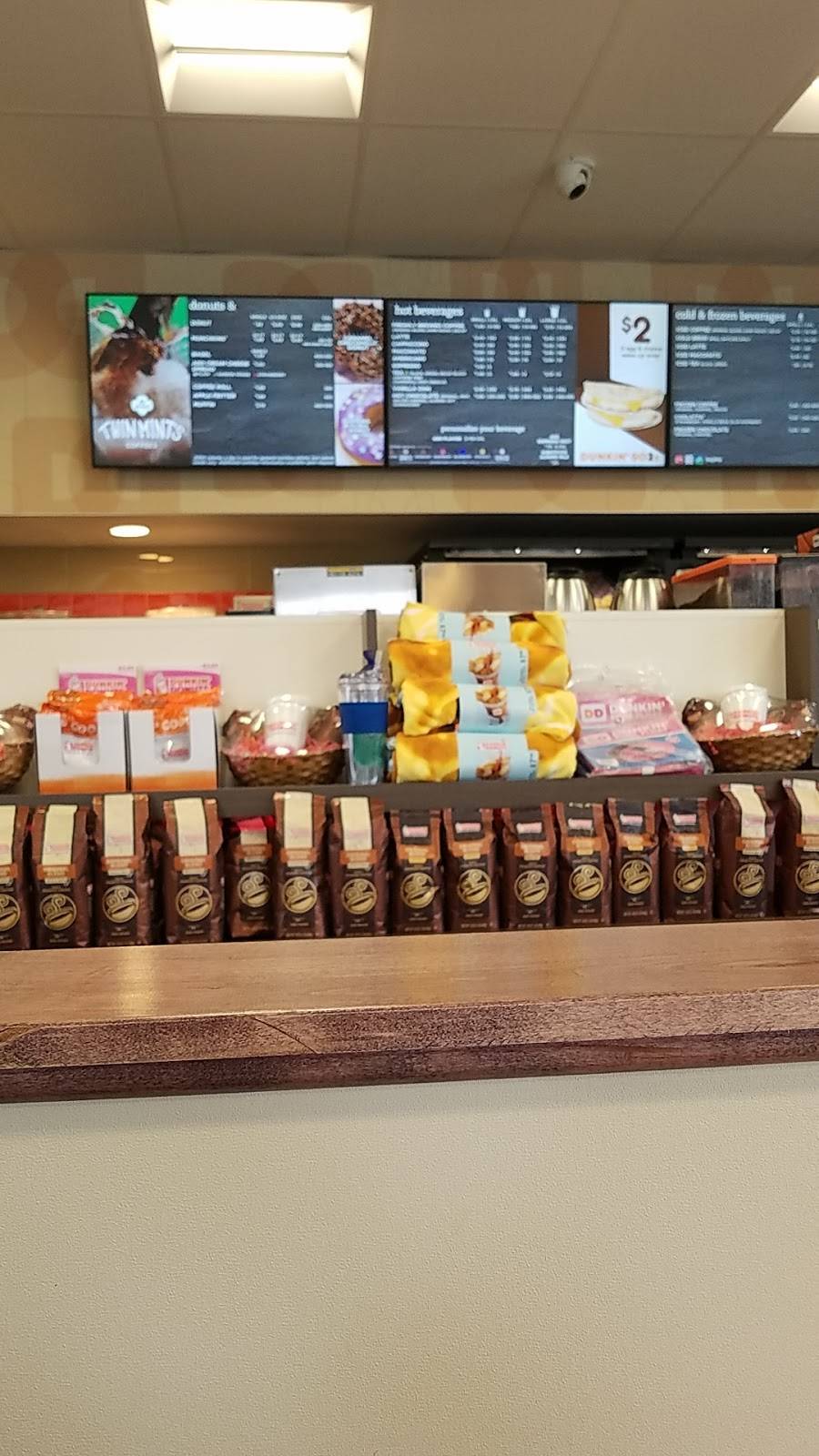 Dunkin | bakery | 15679 OH-170, East Liverpool, OH 43920, USA | 3303832867 OR +1 330-383-2867