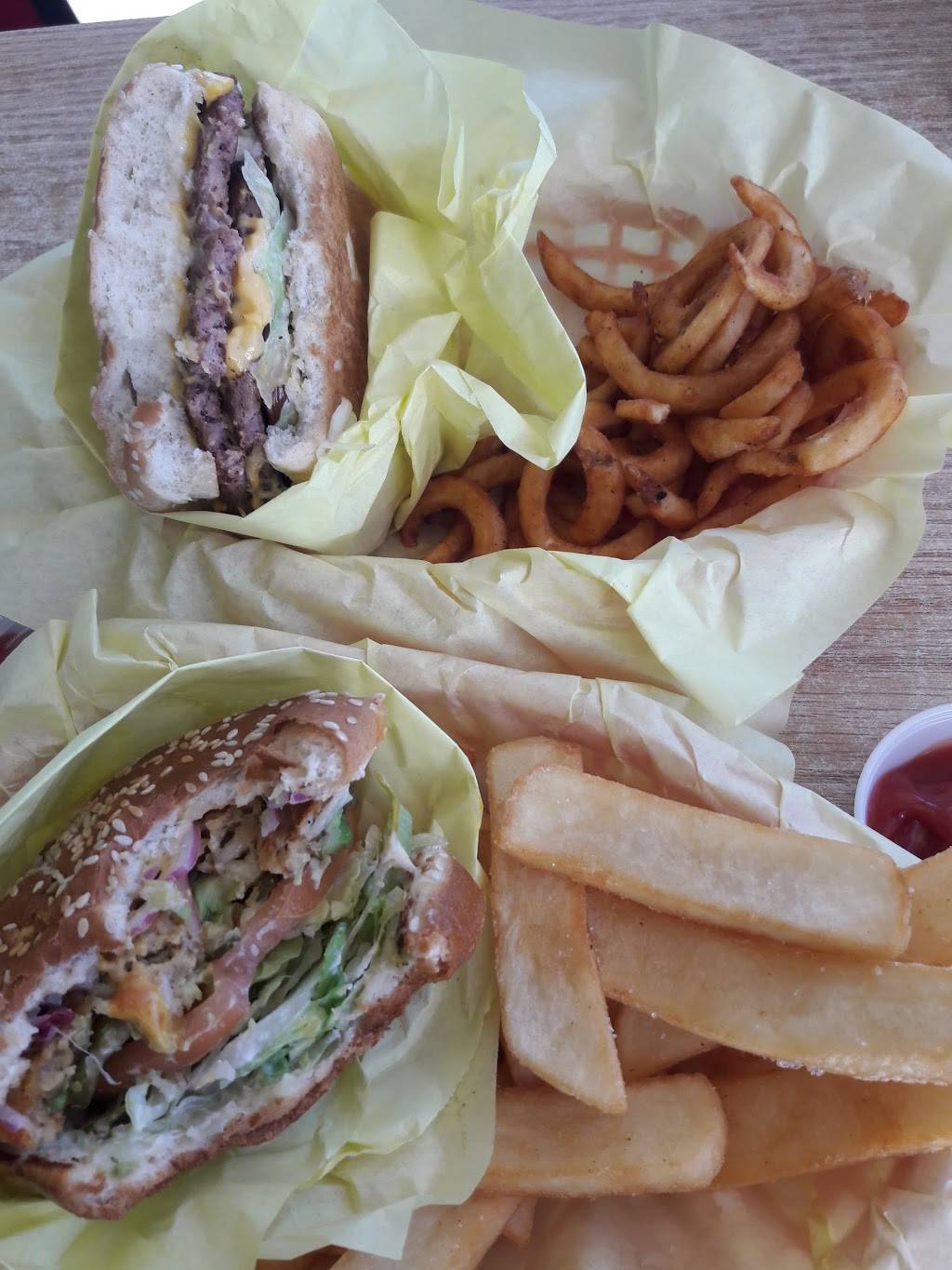 Moms Old Fashion Burgers | restaurant | 1311 W Clinton Ave, Fresno, CA 93705, USA | 5592663245 OR +1 559-266-3245