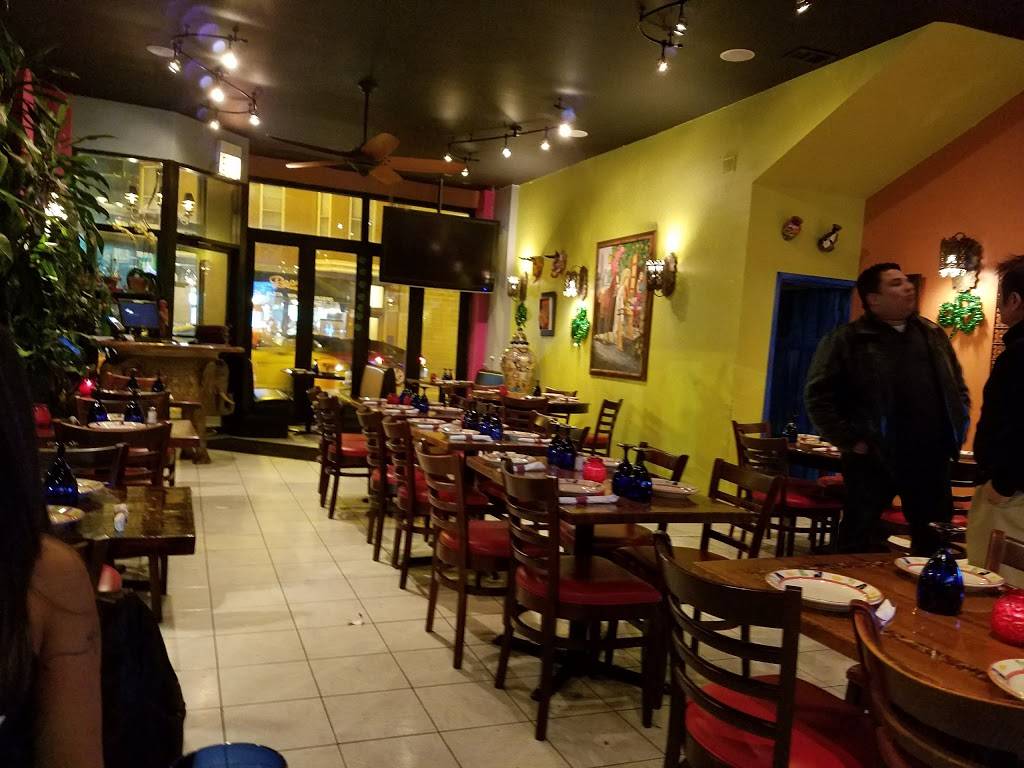 Las Fuentes Restaurant | restaurant | 2558 N Halsted St, Chicago, IL 60614, USA | 7739352004 OR +1 773-935-2004