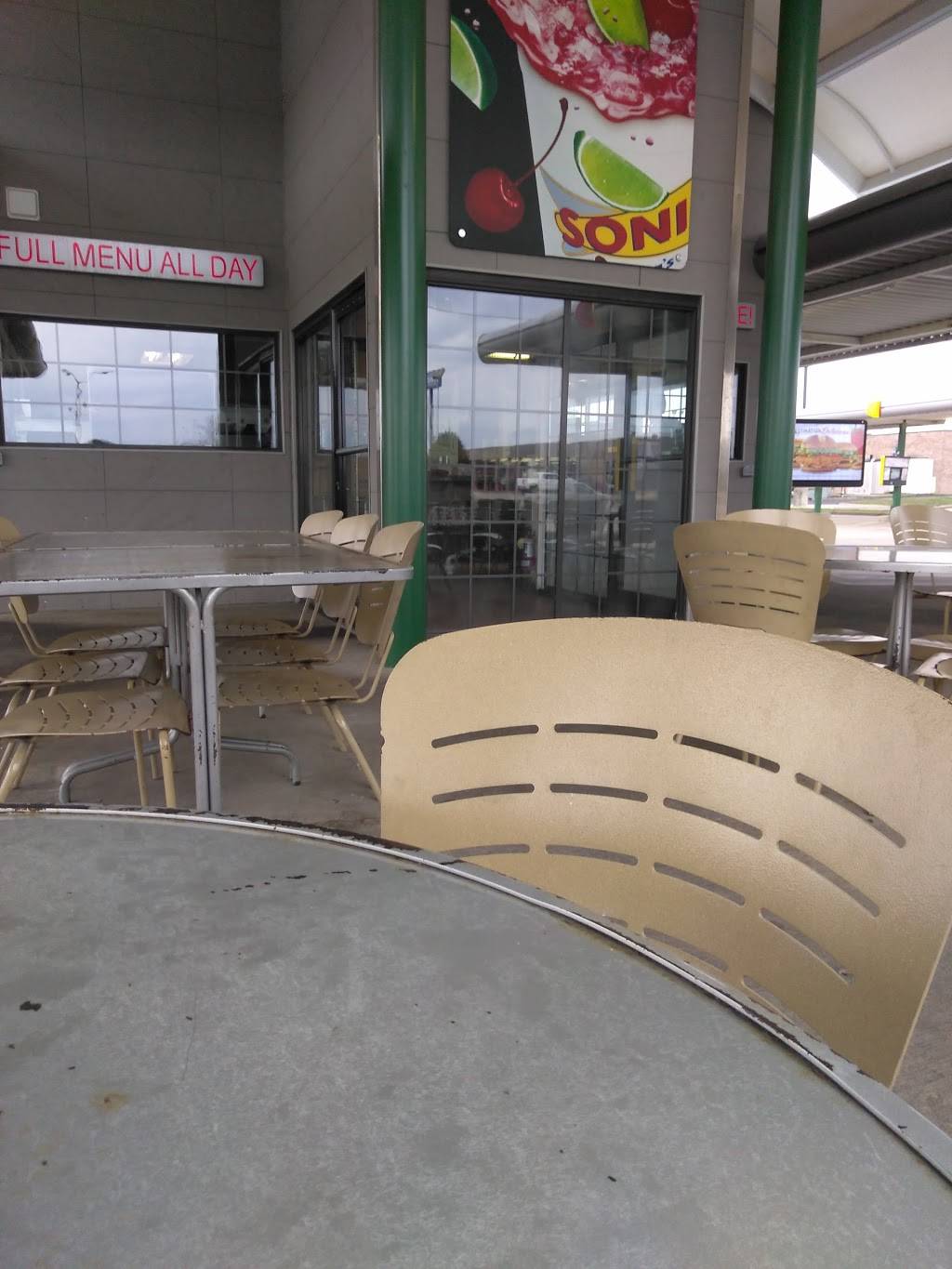 Sonic Drive-In | restaurant | 7966 Maken Dr, Newburgh, IN 47630, USA | 8128580047 OR +1 812-858-0047