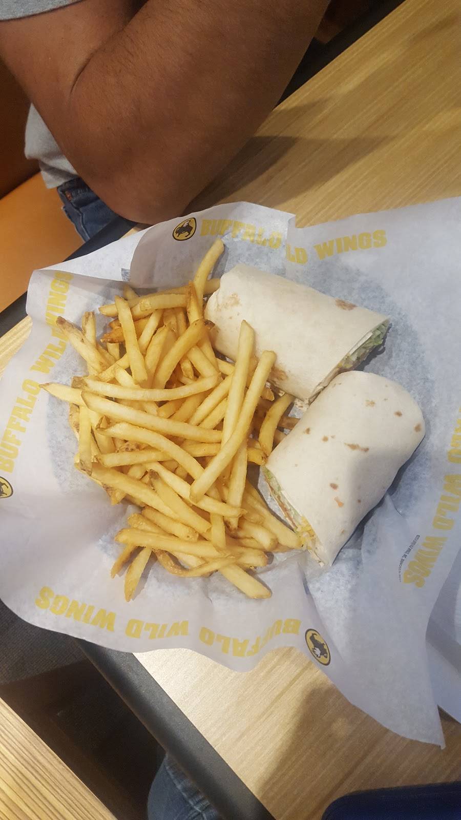 Buffalo Wild Wings | restaurant | 2938 Tyrone Blvd N, St. Petersburg, FL 33710, USA | 7272026311 OR +1 727-202-6311