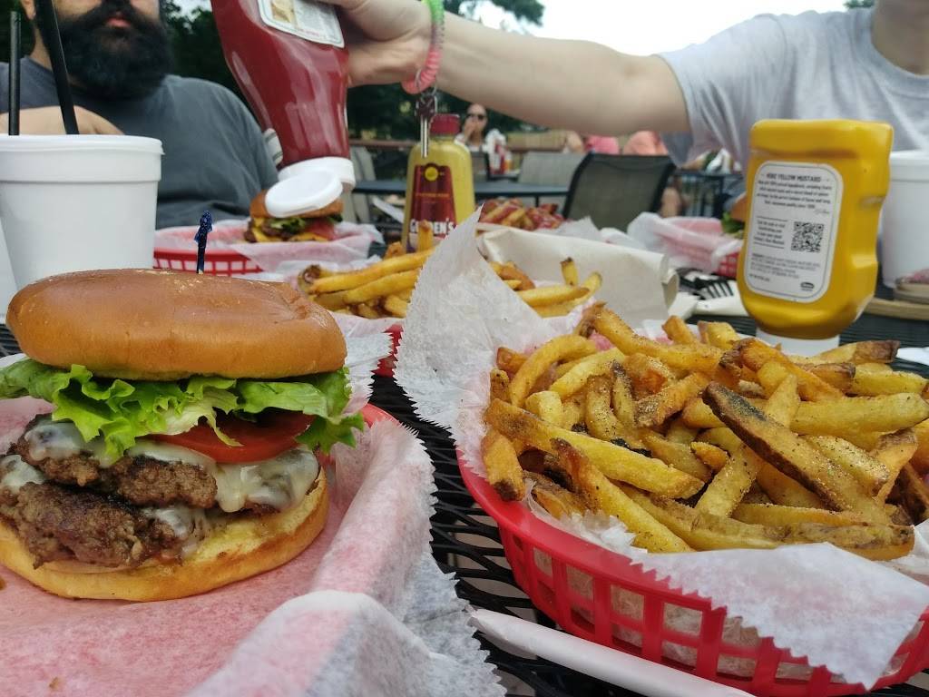 Village Burger | restaurant | 1426 Dunwoody Village Pkwy, Dunwoody, GA 30338, USA | 7705221600 OR +1 770-522-1600