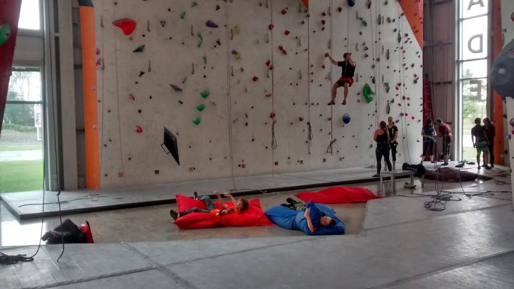 CanyonEscalade | restaurant | 1775 Chemin de Saint-Jean, La Prairie, QC J5R 0J2, Canada | 5146662269 OR +1 514-666-2269