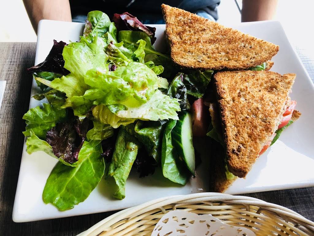 The Apricot Tree Cafe | restaurant | 1900 Dundas St W Unit 10&19, Mississauga, ON L5K 1P9, Canada | 9058551470 OR +1 905-855-1470